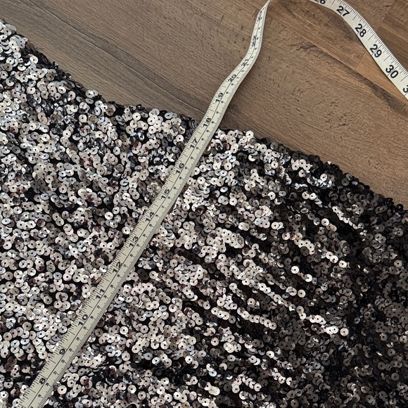 Elegant Black and Silver Sequin Dress - Picture 10 of 10